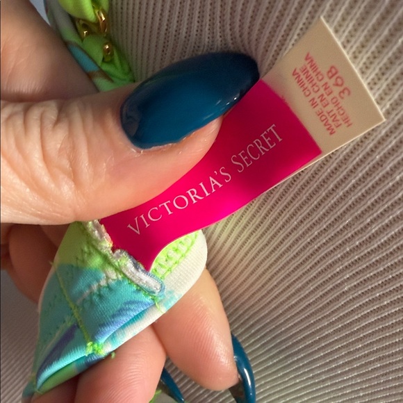 Victoria's Secret Green and Pink Floral Bra - Picture 4 of 4